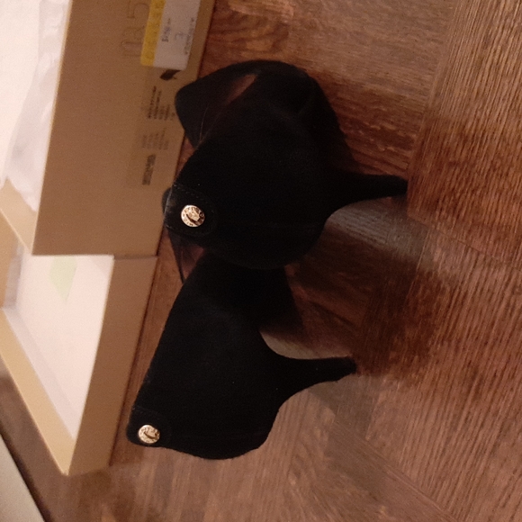 Michael Kors Black Flex Pump - Picture 3 of 5